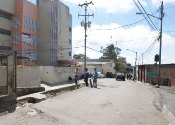 El hampa hace de las suyas, mientras el sector se va cayendo a pedazos pues todos los servicios públicos son deficientes y están olvidados por las autoridades
