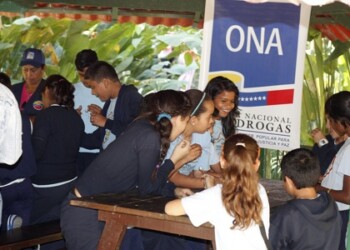 30 alumnos de la María Teresa de Nezer fueron beneficiados