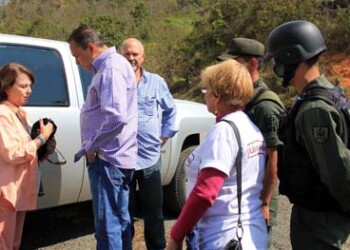 La esposa del alcalde Ledezma Mitzy Capriles logró entrar la tarde de ayer a hacer su visita correspondiente. Es la primera vez que Capriles visita al alcalde después de ser detenido.