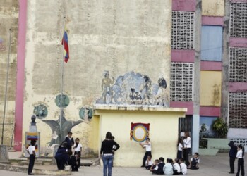 Espacios deportivos fueron recuperados con certificado de la gobernación, pero personas de la comunidad dañan las rejas los fines de semana para jugar en las áreas