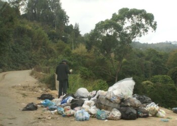 Habitantes rezan para ser escuchados y atendidos por los entes gubernamentales