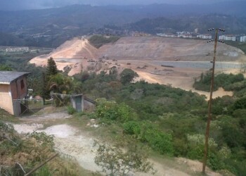 Residentes de El Guamito aseguran que no se hizo una verdadera planificación para el proyecto de la Autopista Sur de Los Teques y están improvisando Y dañando todo lo que encuentran a su paso