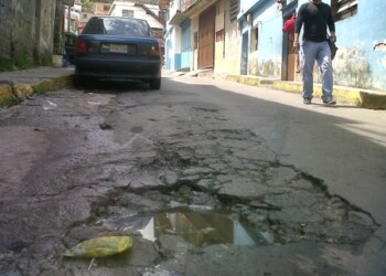 Huecos de las calles parecen perforaciones