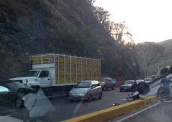 Cuatro lesionados tras choque múltiple en la ARC