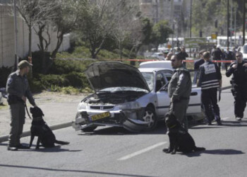 Cinco personas resultaron heridas el viernes en Jerusalén cuando un supuesto palestino les embistió con un auto cerca de una comisaría.
