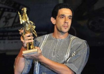 Hicham Ayuch recibió el Semental de Oro de Yennenga, que corona el mejor largometraje, de manos del presidente burkinabés, Michel Kafando, ante unos 4.000 asistentes a la ceremonia