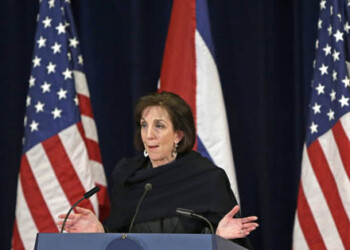 Representantes de Estados Unidos y Cuba sostenían este lunes en La Habana nuevas conversaciones con miras al restablecimiento de relaciones diplomáticas  ARCHIVO