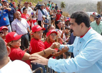 El presidente de la República, Nicolás Maduro, le ofreció a su par estadounidense, Barack Obama, avanzar en un diálogo que le permita corregir la acción injerencista que atenta contra la paz y la soberanía de Venezuela y la región.