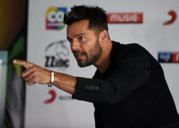 Décimo álbum de su carrera, la producción contiene canciones como "Adiós" y "Disparo al corazón", ya entre las más sonadas en América Latina.