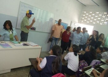 Capriles “Cuando un docente gane más que un general ese día vamos camino al progreso”