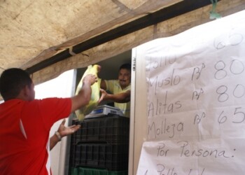 Más de 30 toneladas de alimentos fueron vendidas durante el miércoles, jueves y viernes en la feria del boulevard La Bermúdez