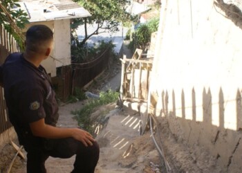 Se encontraba en la calle principal con un grupo de personas cuando fueron abordados por sujetos desconocidos que le dispararon sin mediar palabras