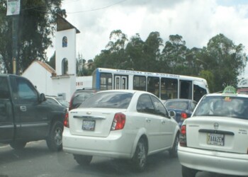 Conductores aseguran que pueden tardar hasta 2 horas en las colas