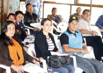 El gremio rechaza propuesta del Reglamento de Ingreso y Ascenso a la carrera docente, pues a su criterio busca liquidar el sistema escolar e irrespeta la profesión, desplazando autonomía de universidades.