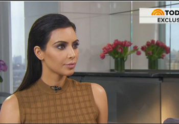 Kim Kardashian apoya plenamente a su padrastro, Bruce Jenner, quien está emprendiendo una transición para convertirse en mujer  CORT. E ONLINE