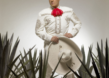 El cantante mexicano Pedro Fernández se mostró orgulloso de su nuevo disco, "Acaríciame el corazón", del que presentará su primer sencillo  ARCHIVO