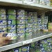 Según comerciantes llega un poquito cada mes