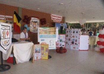 Compartiendo experiencias, más de 400 alumnos a través de sus stand expusieron la importancia e historia de los nombres y patronos que llevan sus colegios