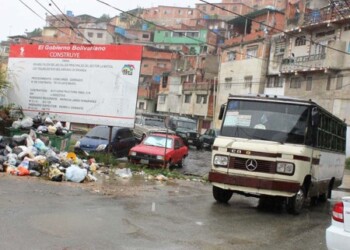 La basura, las malas condiciones de la vialidad y el pésimo servicio de transporte los tienen “arrastrando el ala”