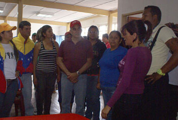 Tres de los precandidatos del Partido Socialista Unido de Venezuela (PSUV) recorrieron la comunidad  Brisas de Oriente