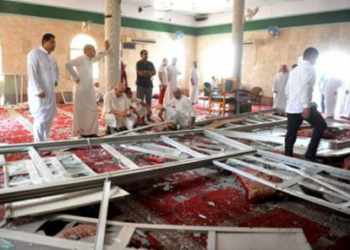Unas 20 personas murieron y alrededor de 50 resultaron heridas cuando un atacante suicida se sacrificó en una mezquita chií  CORT. REUTERS