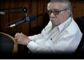 Dedicó buena parte de su vida a estudiar la obra de Alejo Carpentier. Entre 1985 y el 2000 se desempeñó además en el diario El Nacional, donde escribió la columna llamada Con la lengua