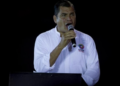 Rafael Correa, invitó ayer al actor de cine estadounidense Brad Pitt a que visite la Amazonía y constate la contaminación en esa zona del este del país atribuida a la petrolera Chevron  ARCHIVO