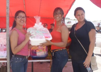 Más de 20 madres y futuras mamás fueron beneficiadas