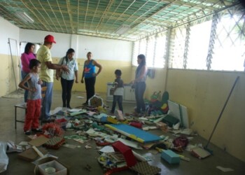 Representantes mostraron preocupación por material de trabajo de sus hijos