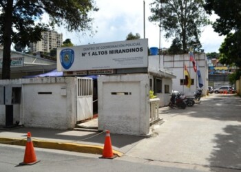 Incautaron dos cajas con  24 botellas de bebidas alcohólicas