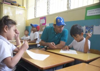 El Gobernador de Miranda recorrió todas las estaciones con los alumnos de la escuela piloto Francisco de Miranda de Carrizal