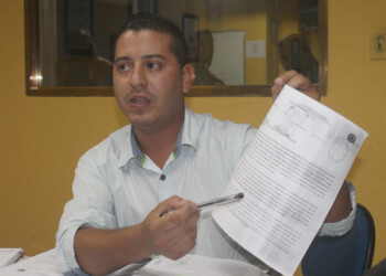 Pino: Deben parar ya el show que tienen montado