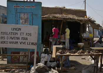 La explosión estremeció la capital del Estado de Borno hacia las 13H00 locales (12H00 GMT) en el momento en que los comerciantes se aprestaban a terminar la jornada
