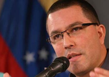 Canciller venezolano acusa a Merkel de insistir en acciones intervencionistas