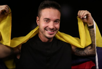 El antioqueño J Balvin se consolidó como el artista ganador de la primera entrega de los Heat Latin Music Awards al conseguir 3 de los 4 premios a los que estaba nominado  CORT. EL FARANDI