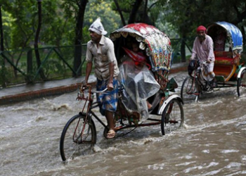 Al menos 17 personas han fallecido y unas 100.000 se han visto afectadas en el sureste de Bangladesh a causa de corrimientos de tierra e inundaciones  CORT. EFE