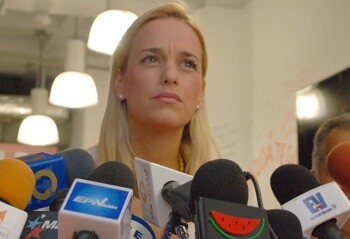 “Amnistía más reconciliación lo que va traer en Venezuela es paz, hoy queremos paz para Venezuela“, dijo Tintori a los periodistas desde la sede del Legislativo.