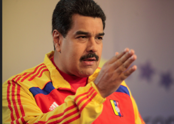 Maduro , a través de Twitter, informó este viernes la aprobación  de  4 millardos 816 millones 534 mil 11 bolívares, para el aumento salarial de obreros y profesores universitarios  ARCHIVO