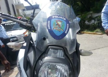 Balas alcanzaron visor protector y tacómetro de una de las motos