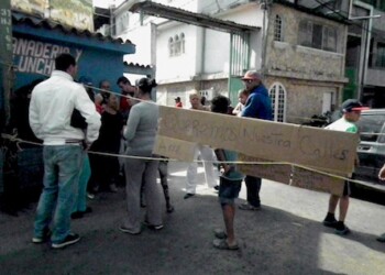 Trancaron por agua