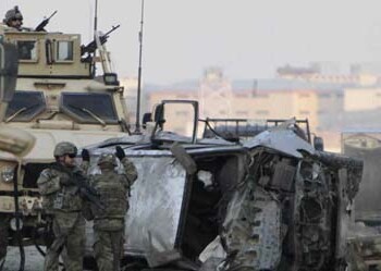 El ataque tuvo lugar en el marco de la tradicional ofensiva estival de los talibanes, que atacan principalmente al ejército, la policía, el gobierno y las fuerzas militares extranjeras