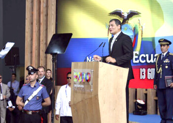 Rafael Correa, en el poder desde 2007, enfrenta el rechazo de grupos económicos, gente de clase alta y media por un proyecto de ley para la “redistribución de la riqueza” que prevé un aumento del impuesto a las herencias, y de otras iniciativas económicas que consideran son un castigo al éxito económico y el patrimonio familiar