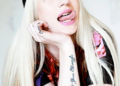 La explosiva rapera Iggy Azalea ha tenido que anular un concierto por protestas de colectivos homosexuales recordándola declaraciones pasadas en las que se burlaba de ellos