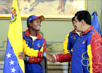 El presidente de la República, Nicolás Maduro, asistió este martes al Palacio de Miraflores para el abanderamiento a la selección venezolana de atletas