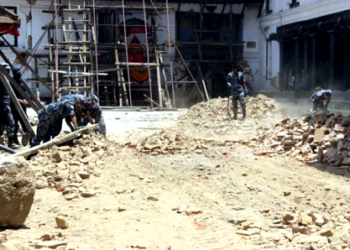 Al menos 21 personas murieron, ocho resultaron heridas y 27 permanecen en paradero desconocido a consecuencia de los deslizamientos de tierra provocados por las fuertes lluvias en Nepal