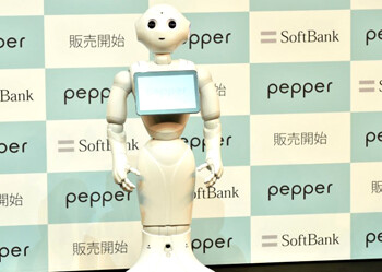 Este androide “con corazón” desarrollado de forma conjunta por SoftBank Mobile y el fabricante francés de robótica Aldebaran Robotics ya ha sido incorporado como dependiente a algunos establecimientos de Nestcafé y Softbank