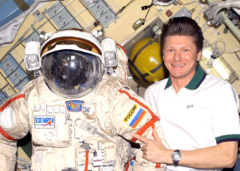 Padalka, de 57 años, que está llevando a cabo su quinta misión espacial, batió el lunes el récord del astronauta ruso Serguei Krikalev, según la agencia rusa