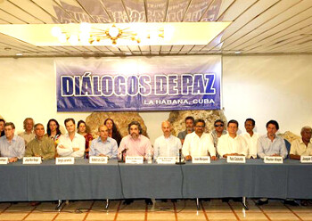 El 27 % de los colombianos se decantaron por la opción “promover la desmovilización” de los miembros de la guerrilla, una fórmula equidistante que, presumiblemente, implica algún tipo de negociación, si bien también es posible con un incremento de la ofensiva contra la guerrilla