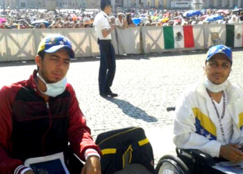 Los concejales de San Cristóbal Martín Paz y José Vicente García, quienes iniciaron una huelga de hambre el pasado viernes 5 de junio y la sostuvieron durante cinco días, le hicieron llegar una carta al Papa Francisco