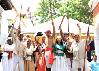 Pueblo, integrantes de la Milicia Nacional Bolivariana y la Fuerza Armada Nacional Bolivariana lo esperaron en el templo para rendirle tributo